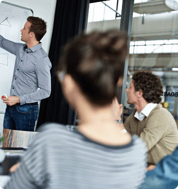 Capacitación de personal y desarrollo de equipos